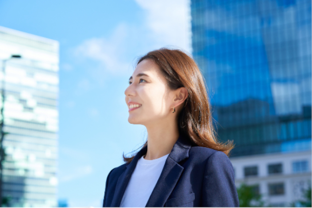 従業員エンゲージメントとは？推進によるメリットや測定指標、具体的な施策について解説