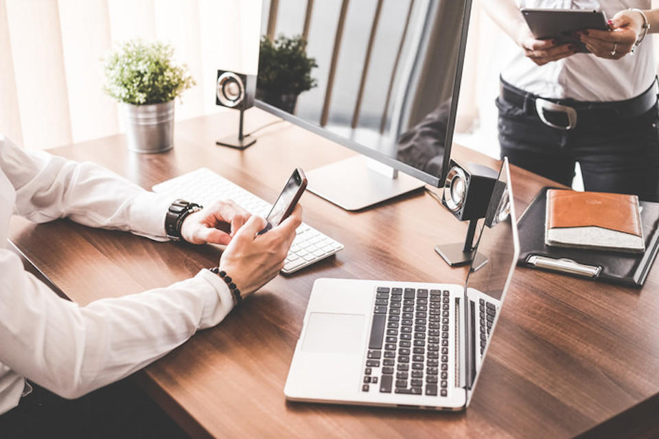 労務管理の概要4つ｜人事管理との違いや労務管理にシステムを活用するメリットについて